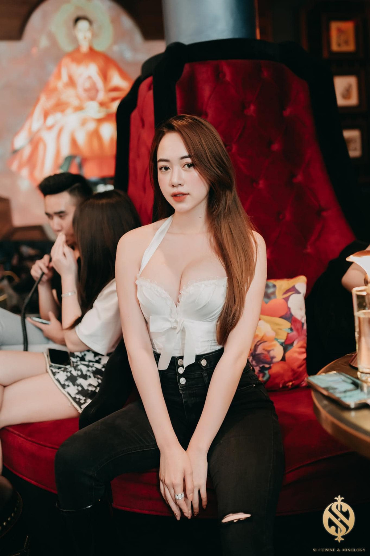 Tham gia chương trình này, người đẹp Quảng Ninh đại diện cho đội tuyển Đức. Cũng nhờ nhan sắc ngọt ngào và vóc dáng siêu gợi cảm nên dù chương trình bị hoãn lại nhưng Hằng vẫn được chú ý.