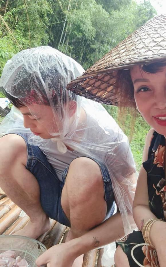 Thỉnh thoảng, chị Thu Sao cũng đăng ảnh đời thường của hai vợ chồng.