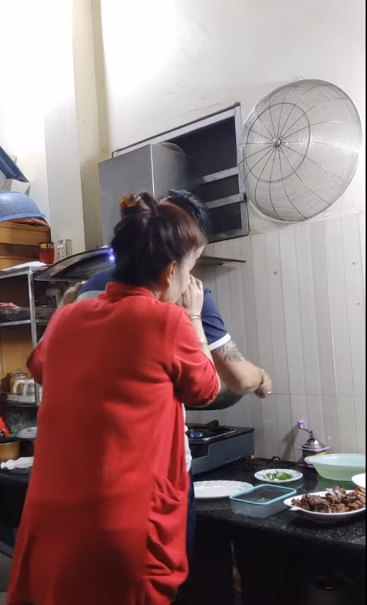 Dù chỉ là những món ăn đơn giản như thịt rang, rau luộc, canh... nhưng chồng trẻ Hoa Cương đã khiến nhiều người ngưỡng mộ về khoản chăm sóc, yêu chiều vợ. Ảnh: Tổng hợp