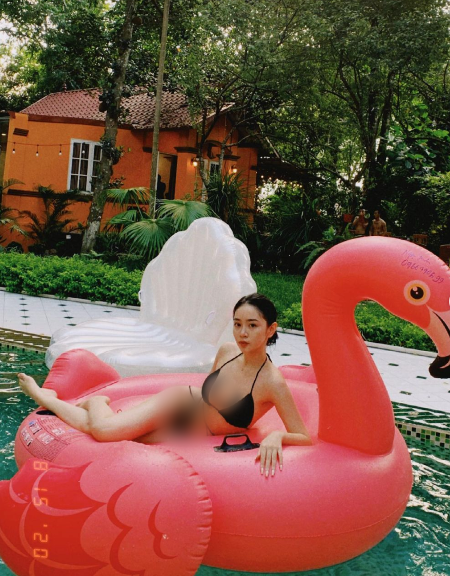 Mới đây, hot girl RMIT tham gia cuộc chiến khoe dáng ngày hè bằng bức ảnh diện bikini vô cùng nóng bỏng.