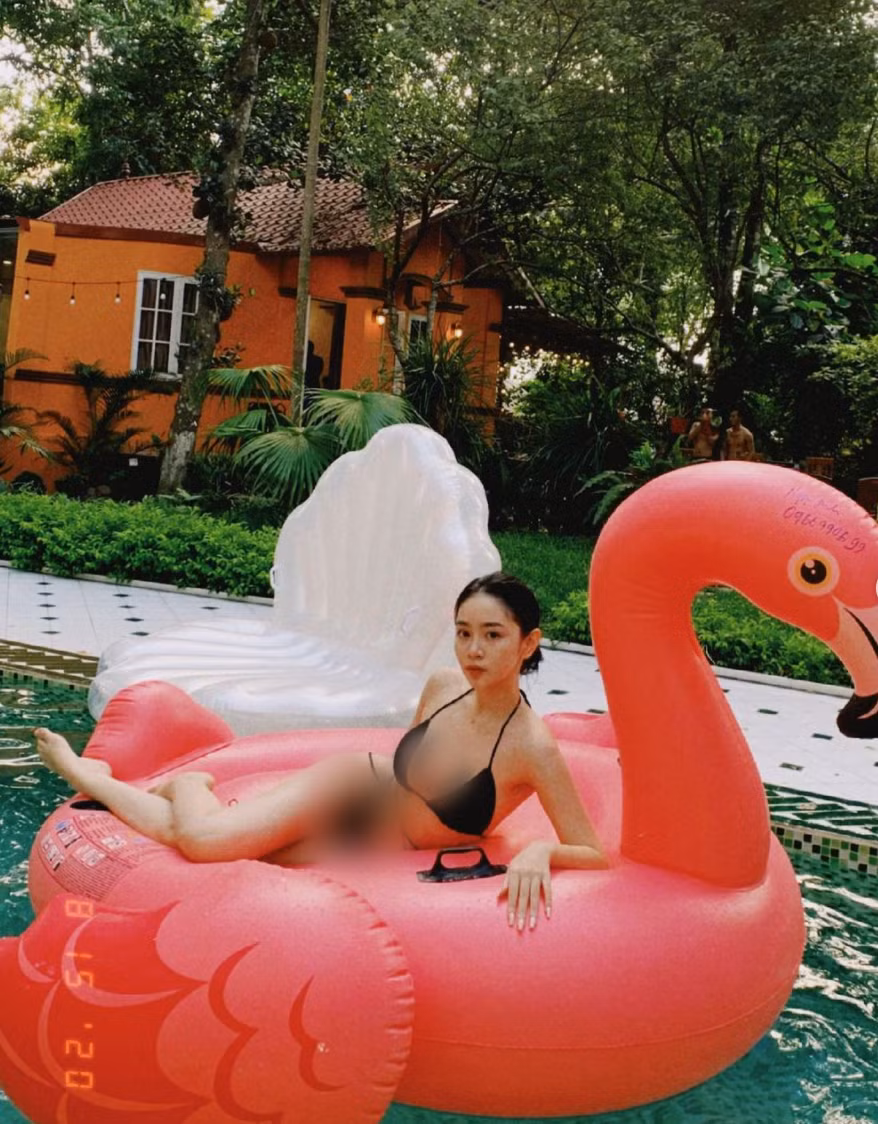 Mới đây, hot girl RMIT tham gia cuộc chiến khoe dáng ngày hè bằng bức ảnh diện bikini vô cùng nóng bỏng.