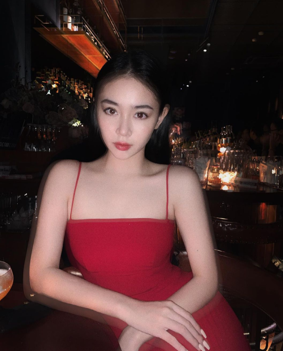 Xinh đẹp, giỏi giang Diệu Linh còn gây ấn tượng với vóc dáng thon gọn, nuột nà.