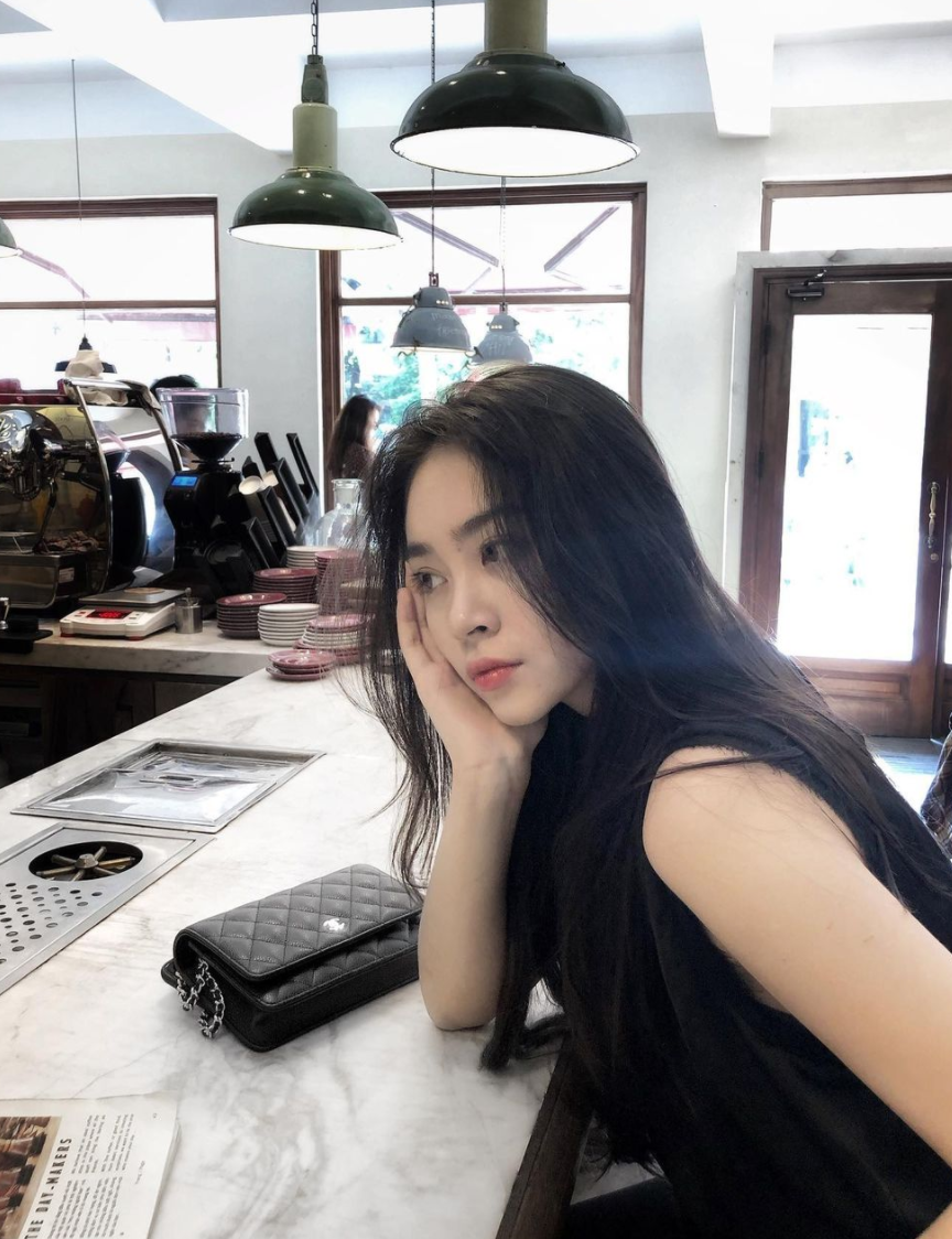 Sở hữu khá nhiều lợi thế để có thể trở thành hot girl, nổi tiếng và đi theo con đường nghệ thuật, nhưng Diệu Linh đang dành thời gian để tập trung học tập, phát triển bản thân. Ảnh: IGNV