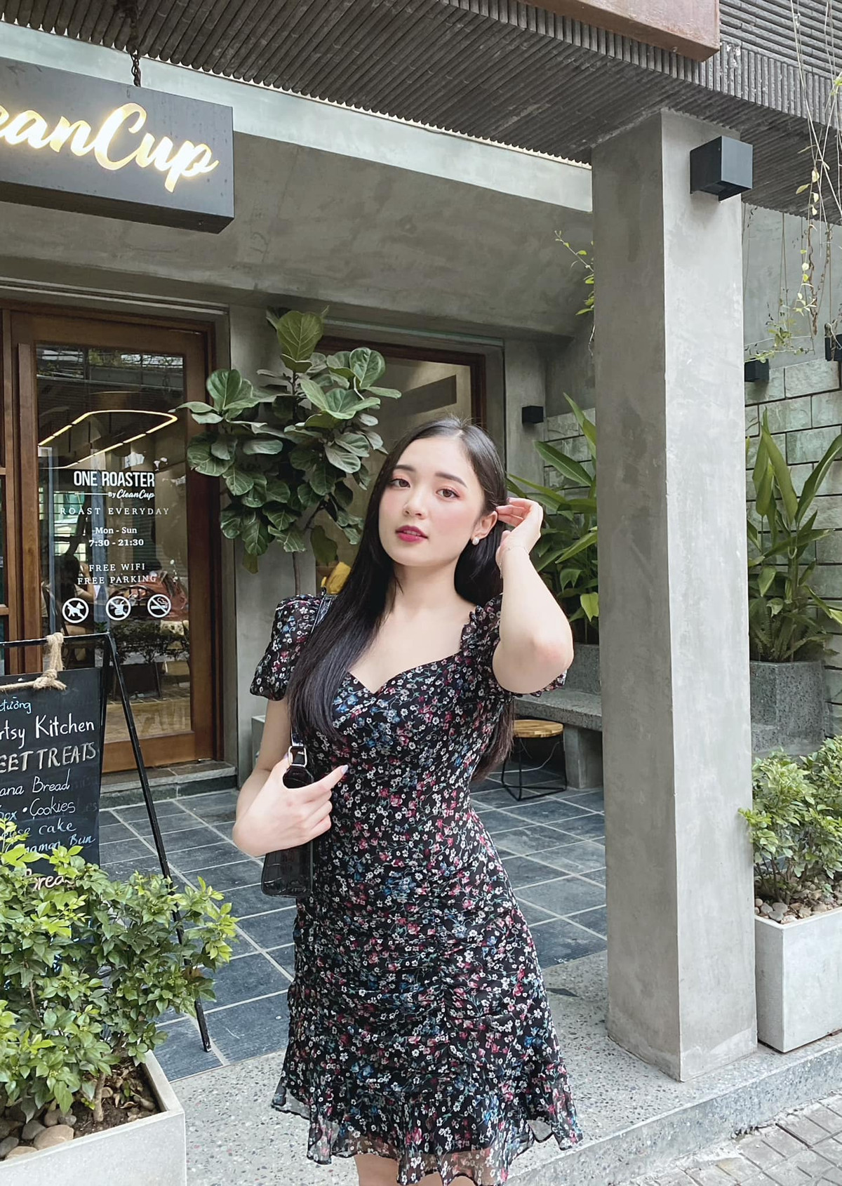 Nhờ vẻ ngoài xinh xắn, dễ thương cùng, nữ MC VTV Phương Thảo đã "đốn tim" người hâm mộ mỗi khi cô lên sóng.