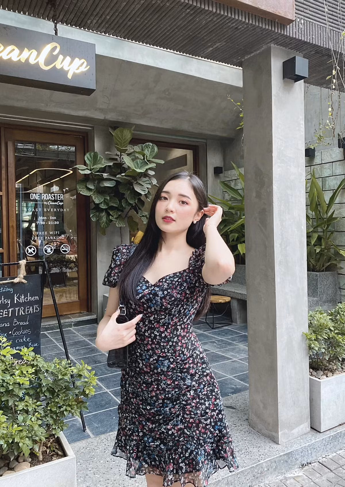 Nhờ vẻ ngoài xinh xắn, dễ thương cùng, nữ MC VTV Phương Thảo đã "đốn tim" người hâm mộ mỗi khi cô lên sóng.