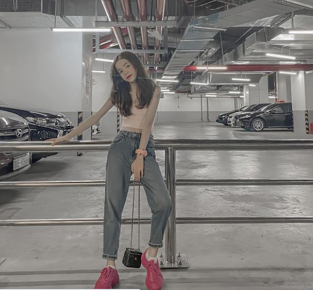 Ngoài thời gian trên lớp, cô bạn cũng dành cuối tuần để nhận lịch PR cho một số nhãn hàng, tự kiếm tiền mua sắm những thứ mình thích.