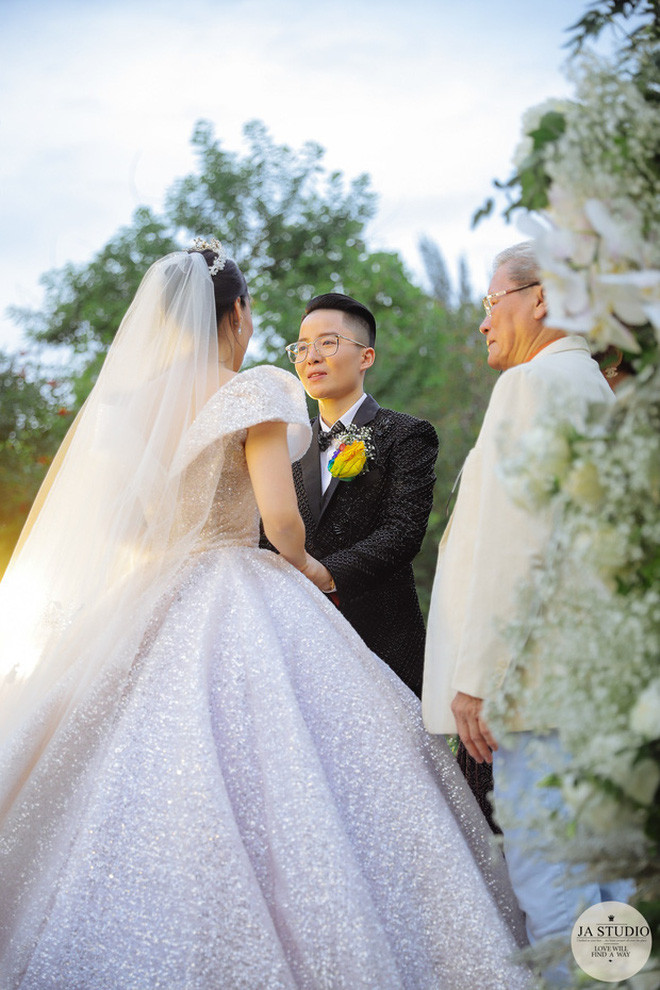 Sau 3 năm sống chung, cả hai đã quyết định lên chức bố mẹ và có một cặp sinh đôi.