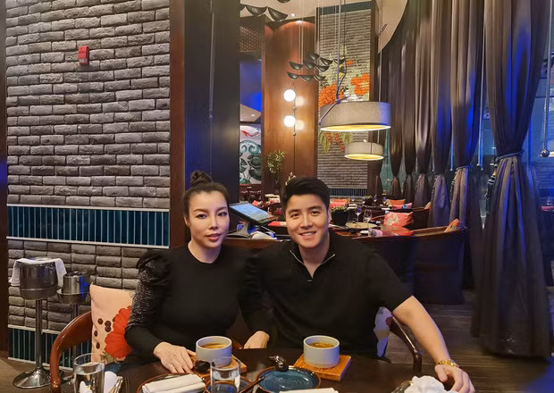 Cụ thể, trên TikTok của mình, Tú Lơ Khơ đã vui mừng thông báo rằng em bé đã được 8 tuần 2 ngày, hai em bé được vợ chồng anh đặt tên là Money và Ruby. Chàng trai này vô cùng hồi hộp và mong chờ ngày chào đón con của mình.