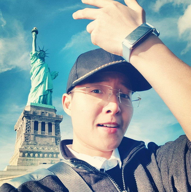 Vào năm 2018, Tú Lơ Khơ gây xôn xao mạng xã hội khi cưới nữ doanh nhân lớn hơn 21 tuổi, cuộc sống của cặp đôi này hiện vẫn được cư dân mạng đặc biệt quan tâm.