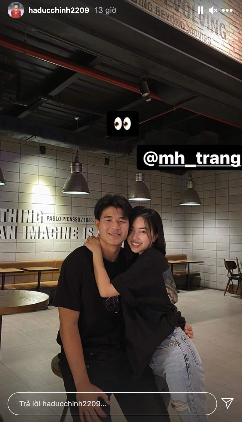 Mối tình của họ không chỉ được hâm mộ bởi sự yên bình, không thị phi, mà nhan sắc của nàng WAG Mai Hà Trang còn được nhận xét xinh đẹp hơn người.