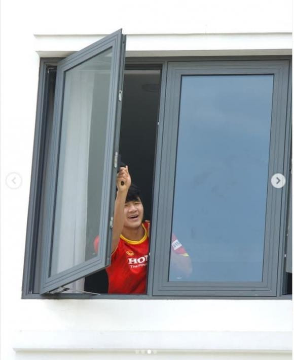 Hiện tại, Hà Đức Chinh và các cầu thủ của đội tuyển bóng đá Việt Nam vẫn tiếp tục cách ly tại TP Hồ Chí Minh và chưa được về như dự kiến trước đó.