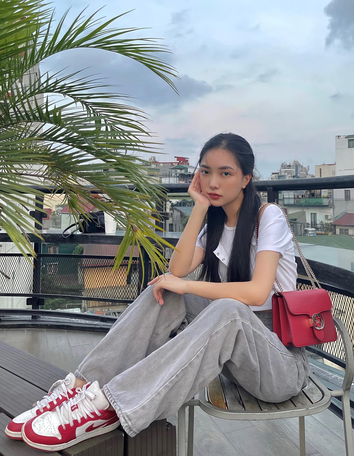 Trong quá khứ, Mai Hà Trang chưa từng đăng ảnh rõ mặt bạn trai và được khen ngợi vì cách bày tỏ tình cảm kín đáo, không ồn ào trên mạng xã hội. Ảnh: Tổng hợp