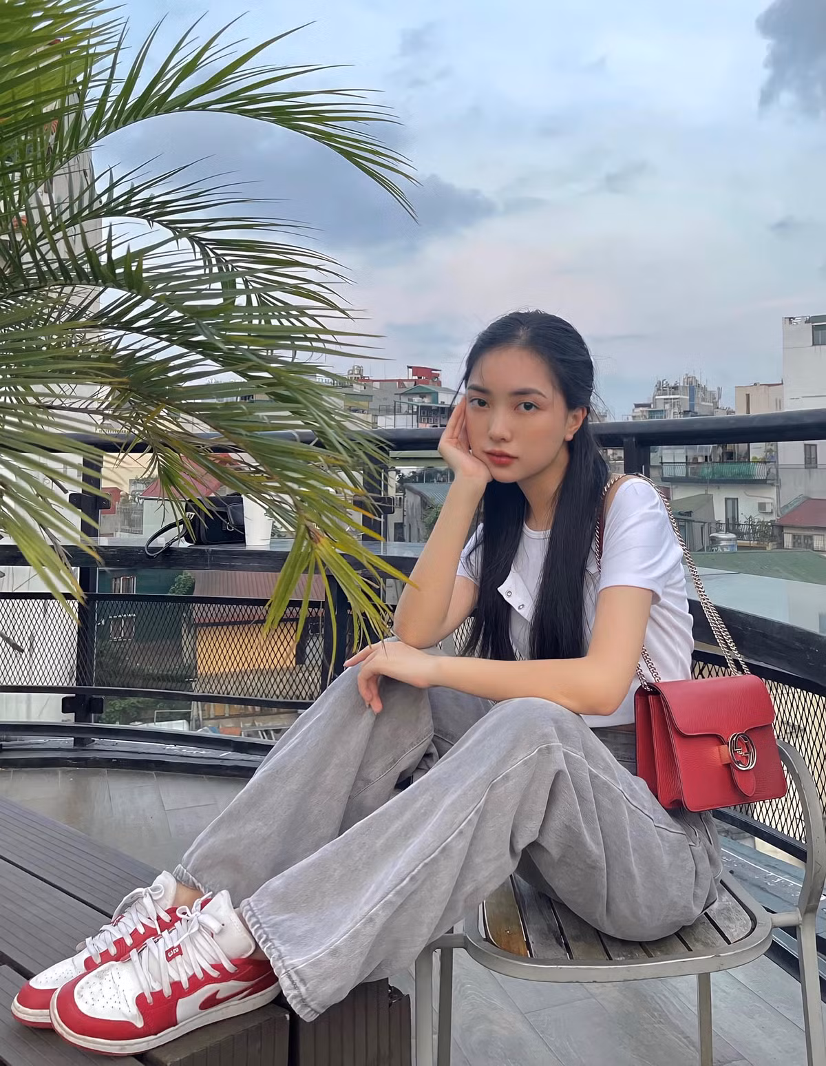 Trong quá khứ, Mai Hà Trang chưa từng đăng ảnh rõ mặt bạn trai và được khen ngợi vì cách bày tỏ tình cảm kín đáo, không ồn ào trên mạng xã hội. Ảnh: Tổng hợp