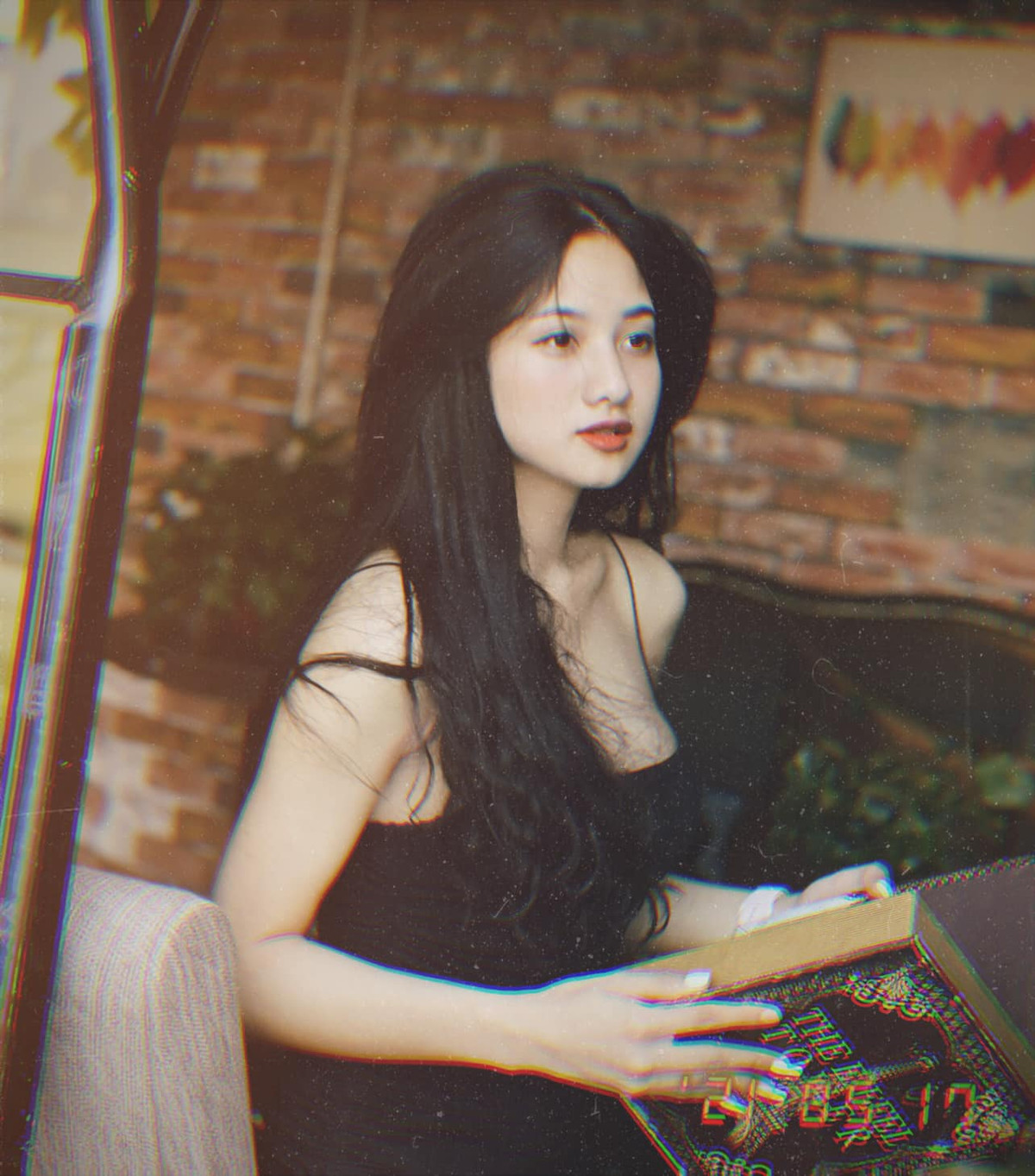 Đôi lúc, hot girl Hà Nam lại gây sức hút với phong cách cá tính hơn, năng động hơn nhưng vẫn phù hợp với lứa tuổi.