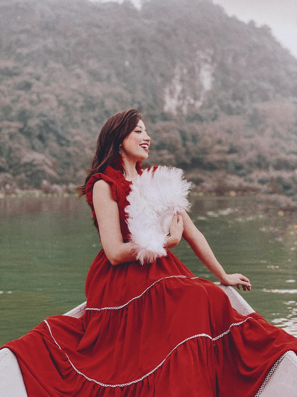 Sau khi nổi tiếng với danh xưng hot girl, Vũ Giáng Ly đã có nhiều cơ hội hơn trong công việc. Hiện tại cô nàng vẫn là gương mặt đại diện cho nhiều nhãn hàng.