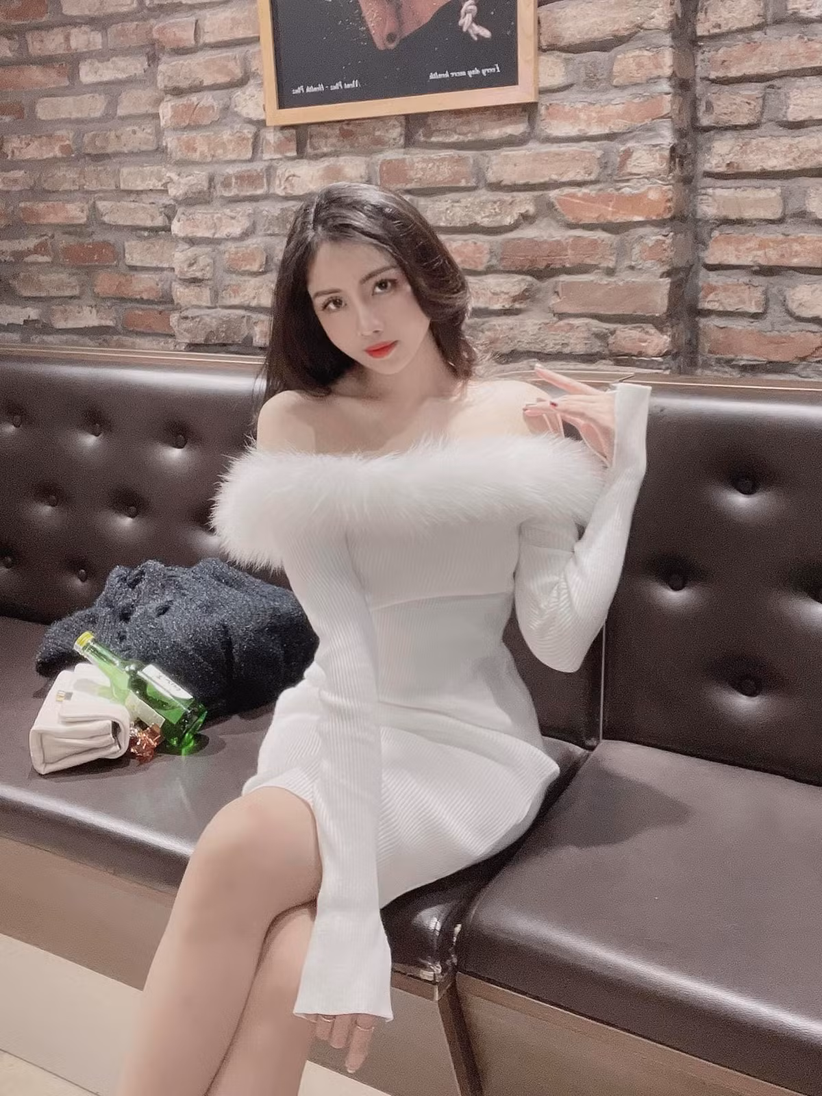 Dù đã làm mẹ nhưng hot girl đến từ Quảng Ninh vẫn xinh đẹp, quyến rũ.