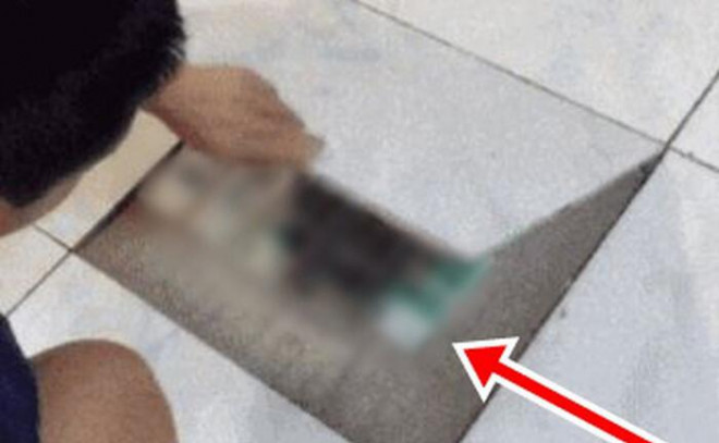 Mới đây, một câu chuyện giấu quỹ đen "dở khóc dở cười" tại Trung Quốc đã thu hút đông đảo sự quan tâm của cư dân mạng. Cụ thể, người vợ đang lau dọn nhà thì phát hiện một viên gạch "lạc loài". Nghi ngờ có điều bất thường, cô vợ đã bắt anh chồng cạy viên gạch lên.