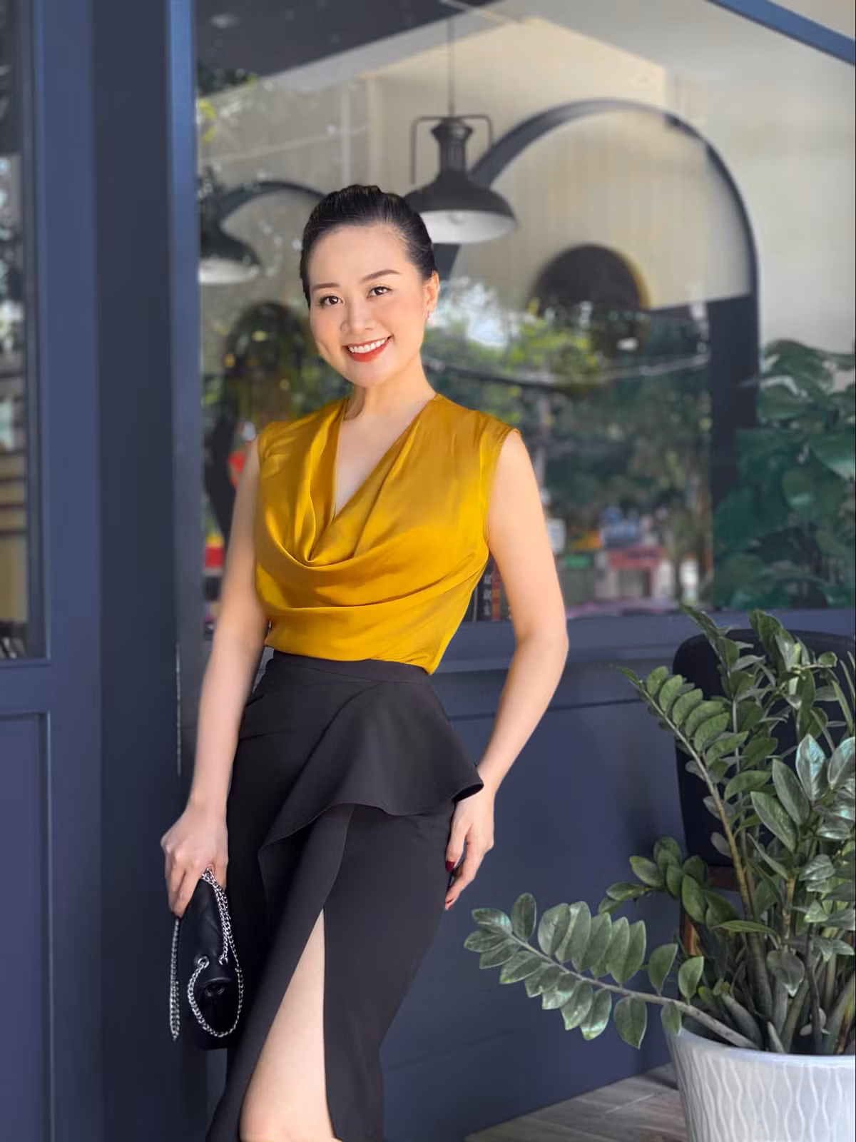 Không chỉ sở hữu nhan sắc "đỉnh cao", nữ giảng viên xứ Nghệ còn khiến nhiều người ngưỡng mộ bởi những thành tích nổi bật của mình.