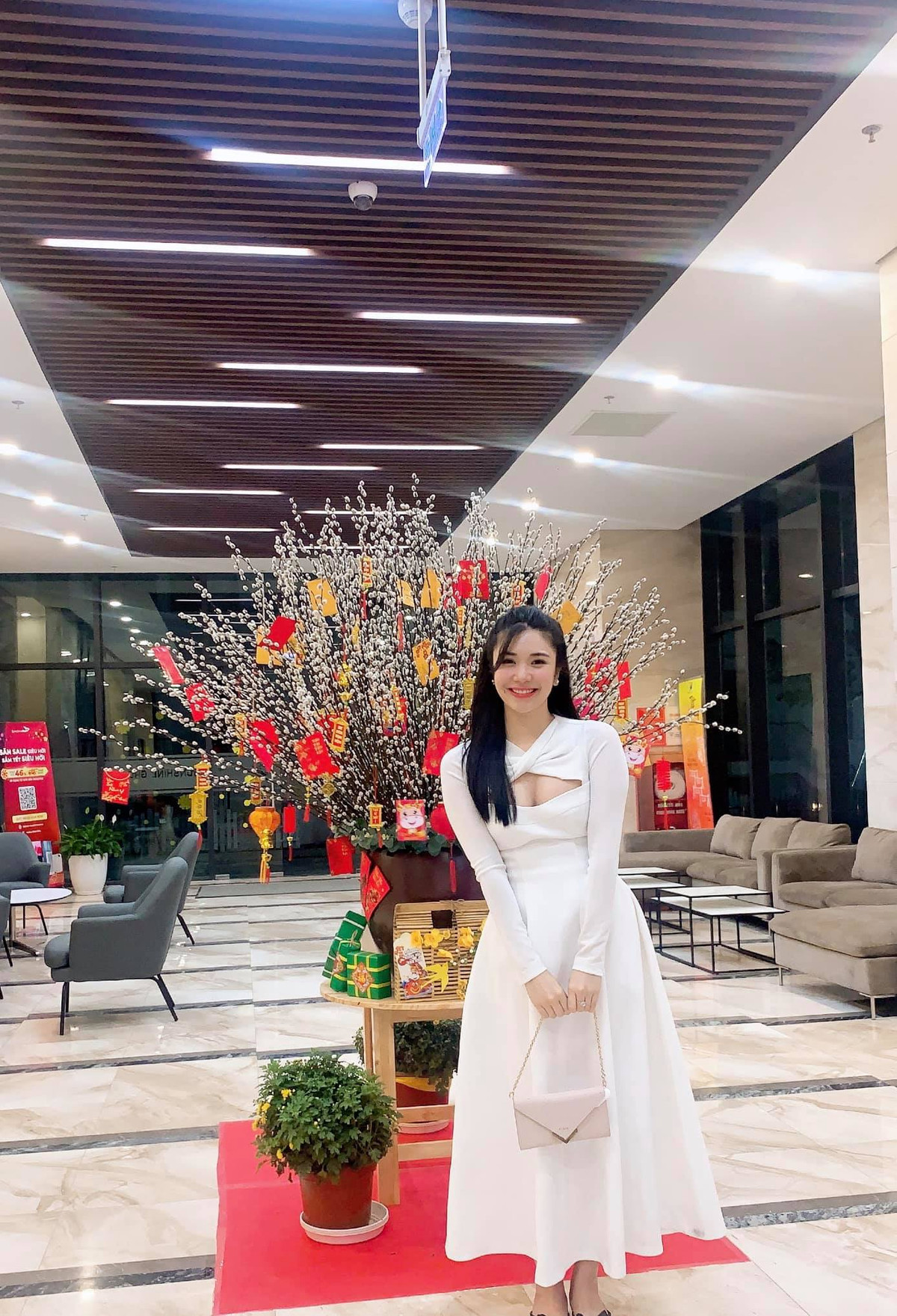 Sau khi chia tay Quang Lê, "hot girl ngực khủng" Thanh Bi tập trung vào công việc và tận hưởng cuộc sống bình yên.