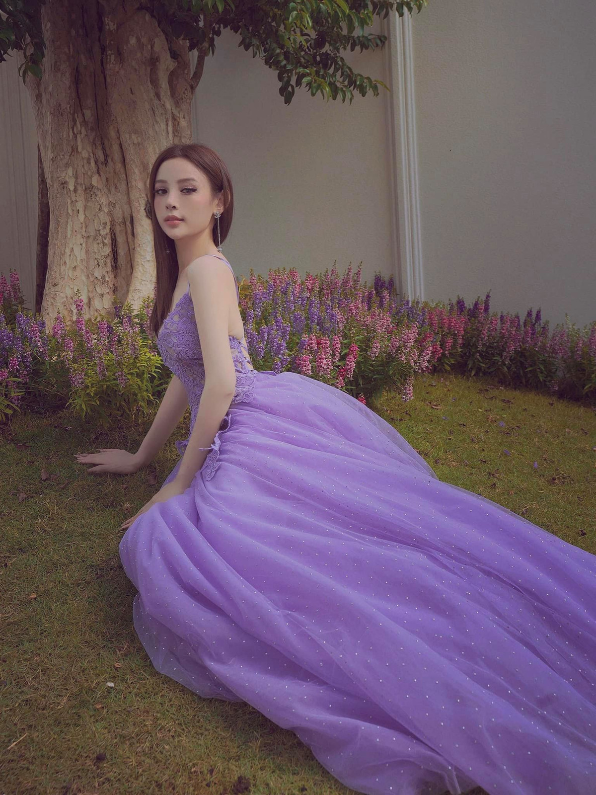 Xinh đẹp, giàu có và bản lĩnh là những từ miêu tả về nàng hot girl Hà thành đời đầu này.