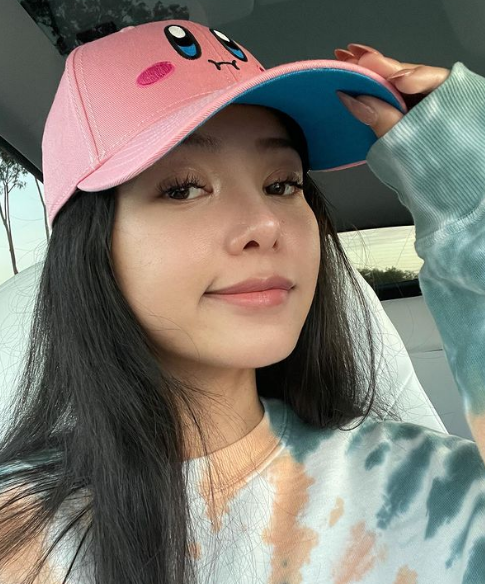 Vì quá khứ nhiều nỗi đau, Bella Poarch quyết định nhập ngũ và làm bác sĩ thú y tại Hải quân Hoa Kỳ.