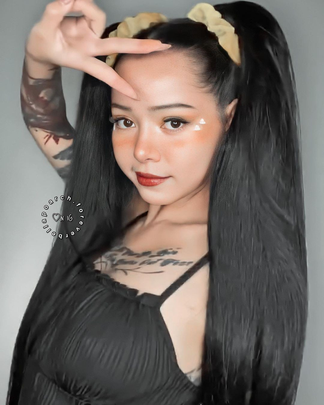 Vừa qua, Bella đã ra mắt sản phẩm đầu tay với tên MV ca nhạc "Build a B*tch", chỉ sau 1 ngày nhưng sản phẩm âm nhạc này đã “làm mưa làm gió” hơn 33 triệu views trên nền tảng YouTube. Ảnh: IGNV