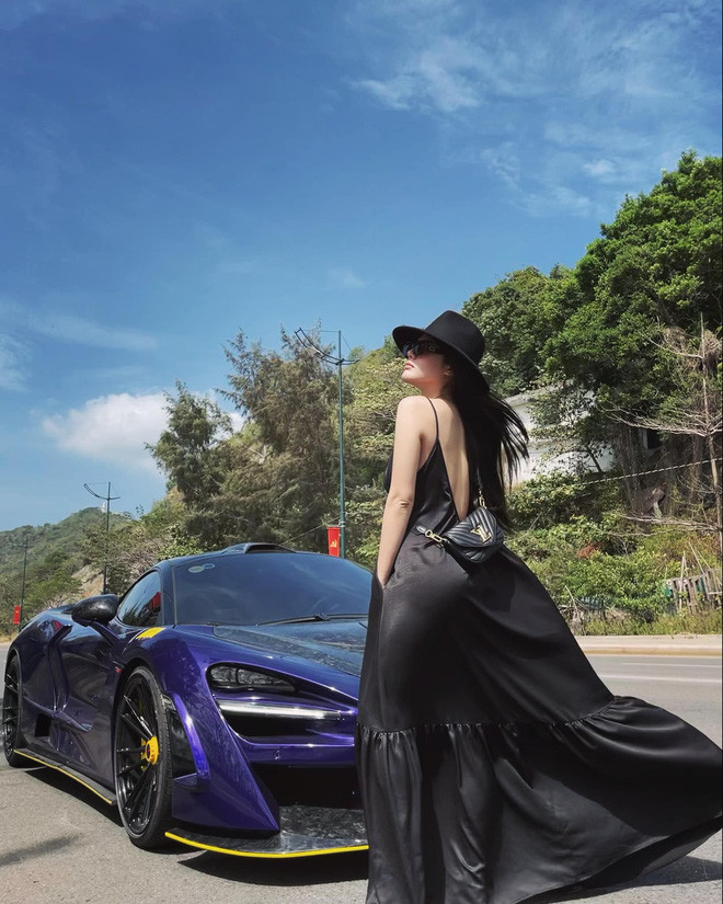 Trang cá nhân Instagram của gái xinh này hiện đang có gần 36 ngàn theo dõi. Trên đây cô thường đăng tải những hình ảnh siêu sang chảnh, từ hàng hiệu cho đến dàn siêu xe.