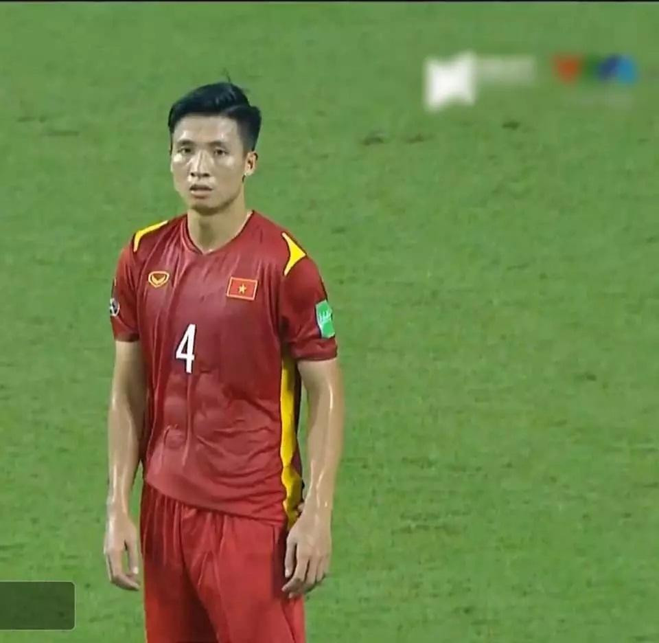 Lấy vợ có con rồi song Bùi Tiến Dũng vẫn giữ được thân hình vạm vỡ.