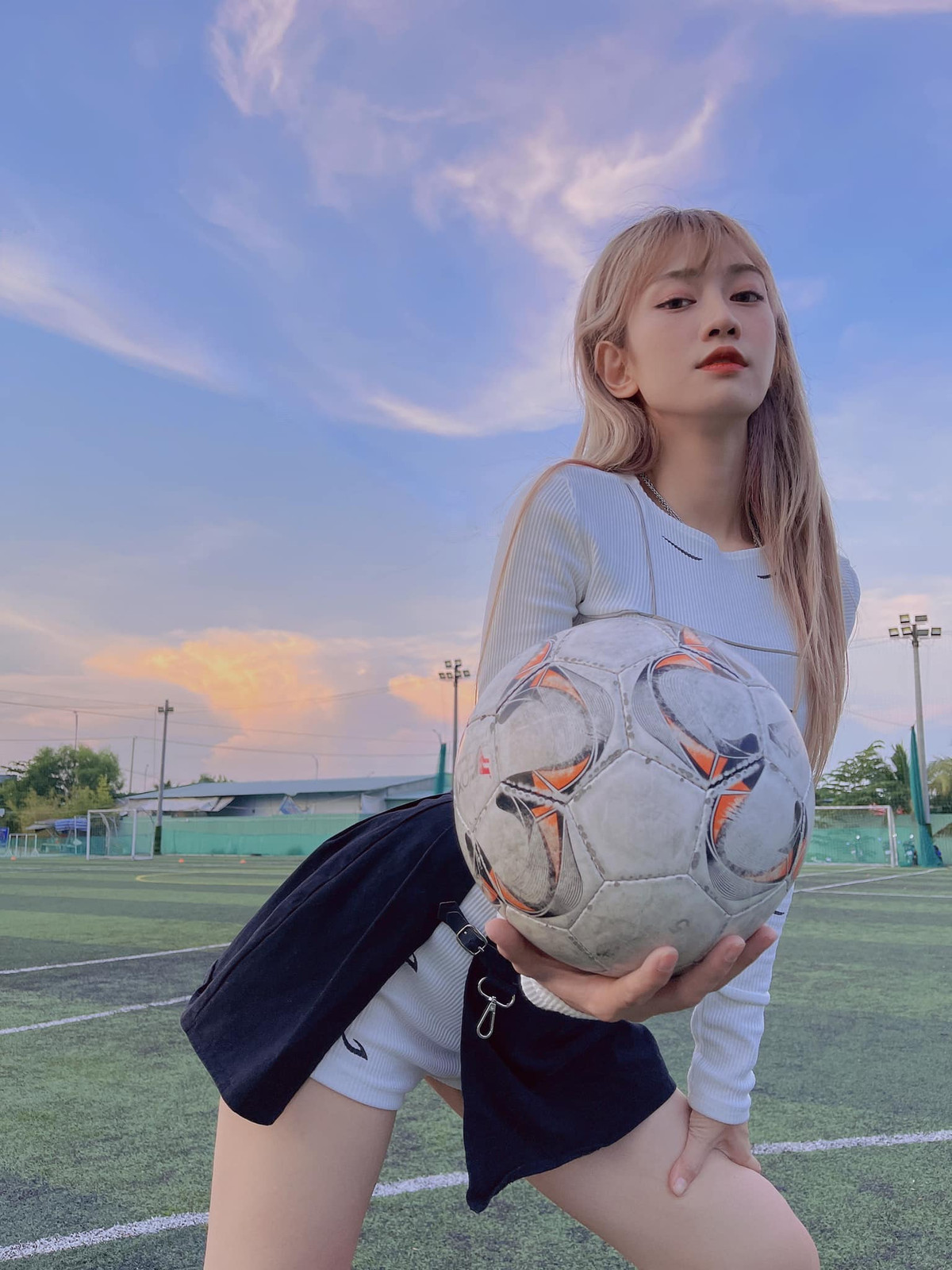 Lê Bống là một trong những TikToker đình đám nhất hiện tại và có lượt theo dõi ngày càng cao khi đóng vai trò làm cổ động viên tại Euro 2020.