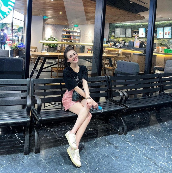 Hot girl Thảo Uyên gây chú ý bởi nụ cười tươi và tràn đầy năng lượng.