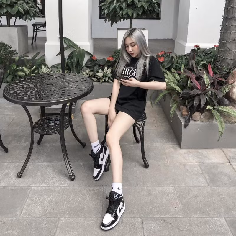 Thanh Huyền là hot girl trường Học viện Báo chí và tuyên truyền. Được biết, Tây Ban Nha là đội tuyển được cô dành trọn cảm tình trong mùa Euro năm nay.