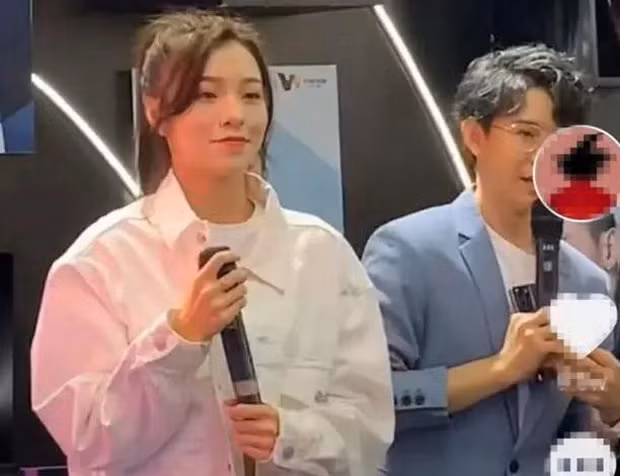 Sau khi khoảnh khắc chưa qua chỉnh sửa của Lưu Tư Dao được một fan ghi lại đã gây xôn xao cộng đồng mạng xứ Trung. Rất nhiều người cho rằng cô gái này đã lạm dụng quá nhiều hiệu ứng làm đẹp, và cô sẽ chẳng còn được lung linh như vậy nếu thiếu đi 1001 lớp filter chỉnh sửa.