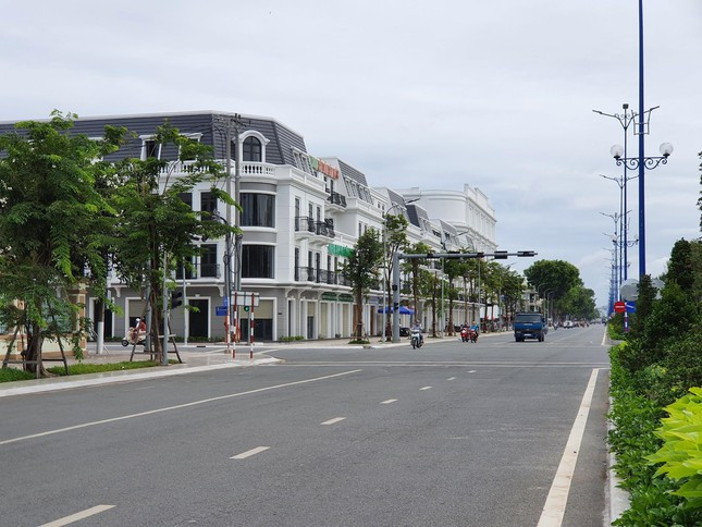 Đường Hùng Vương lớn nhất TP. Mỹ Tho giao thông đi lại thư thớt.