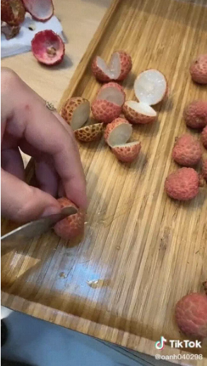 Có thể thấy, cư dân mạng cực kỳ thích thú với những quả vải không hạt này.