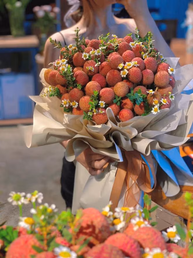 Bó hoa vải này nhanh chóng nhận được sự yêu thích của rất nhiều người, đặc biệt là các cô gái. Ảnh: Facebook