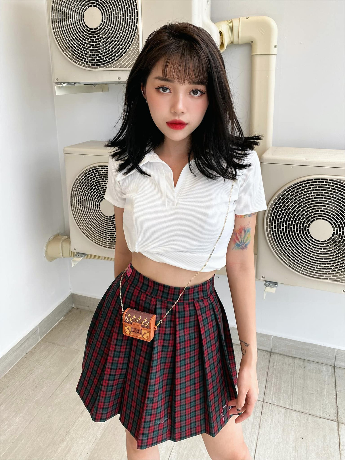 Linh Ngọc Đàm là nữ streamer sinh năm 1996, sau thời gian xây dựng sự nghiệp ở Hà Nội, cô nàng quyết định "Nam tiến" và gặt hái không ít thành công.