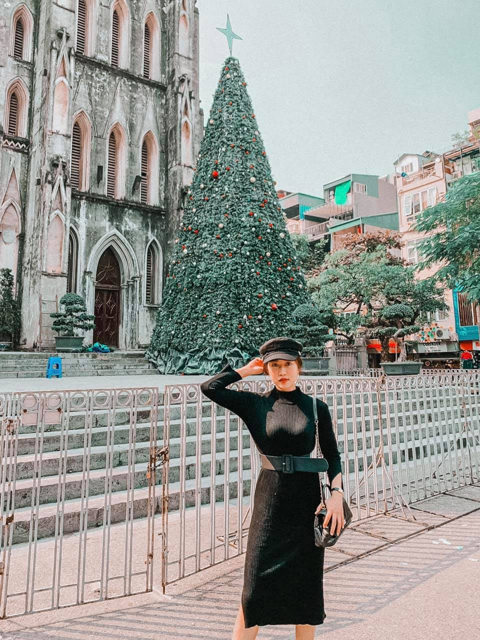 Khác hẳn với hình ảnh ngọt ngào tựa thiên thần trước kia, nàng ngọc nữ 9X khiến nhiều người xuýt xoa vè vẻ đẹp mỏng manh, quyến rũ.