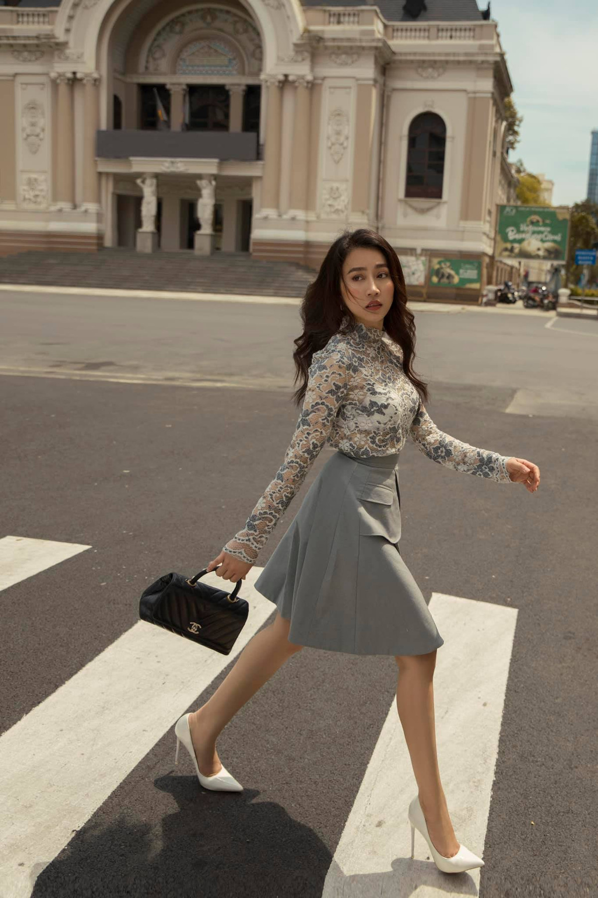 Phong cách thời trang của cô nhận được nhiều lời khen ngợi của người hâm mộ.