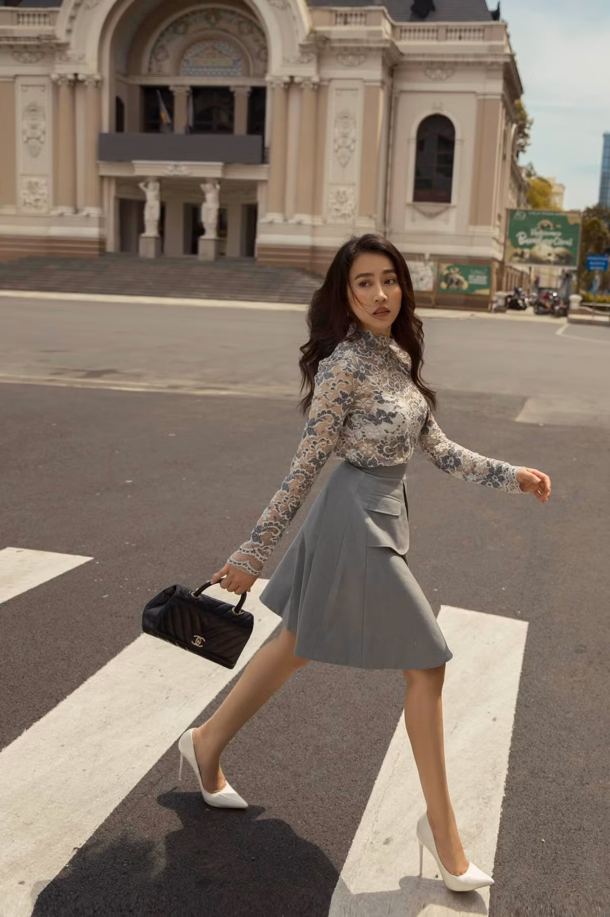 Phong cách thời trang của cô nhận được nhiều lời khen ngợi của người hâm mộ.