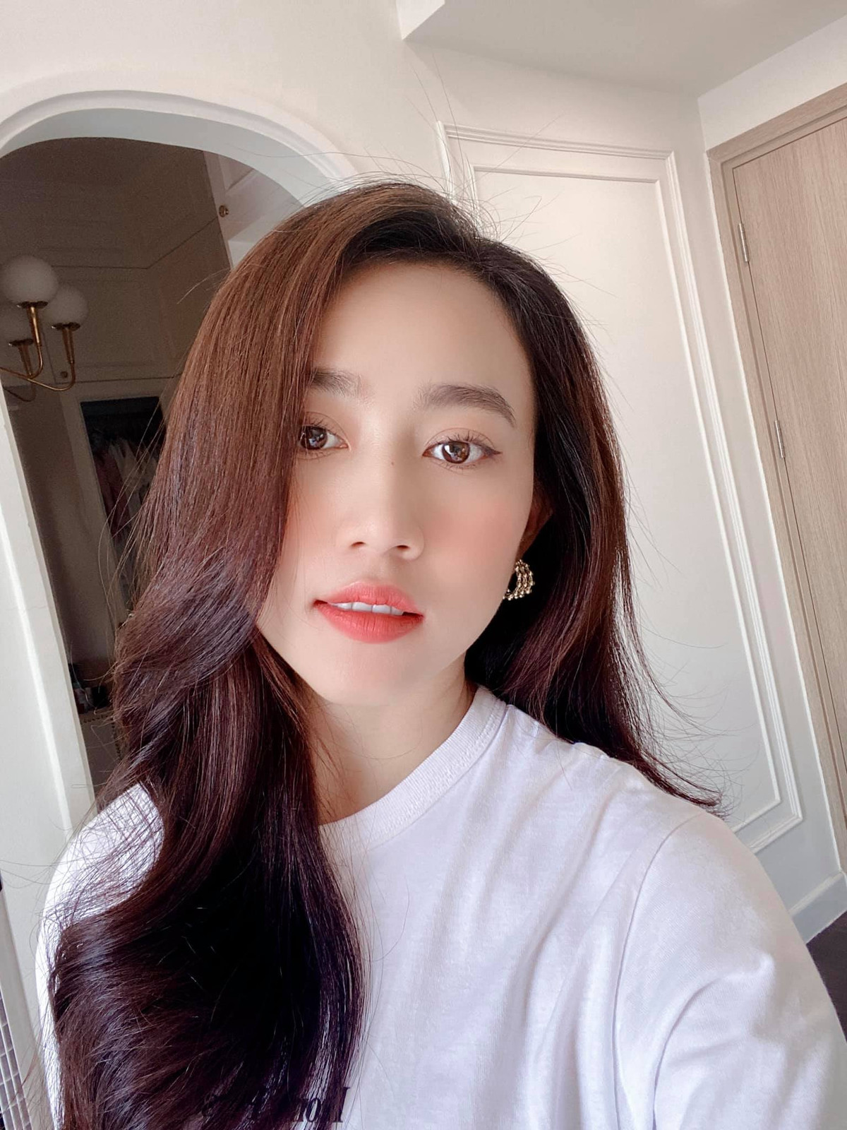 Đường cong mướt mắt của hot girl Bình Dương được nhiều người khen ngợi. Ảnh: Tổng hợp