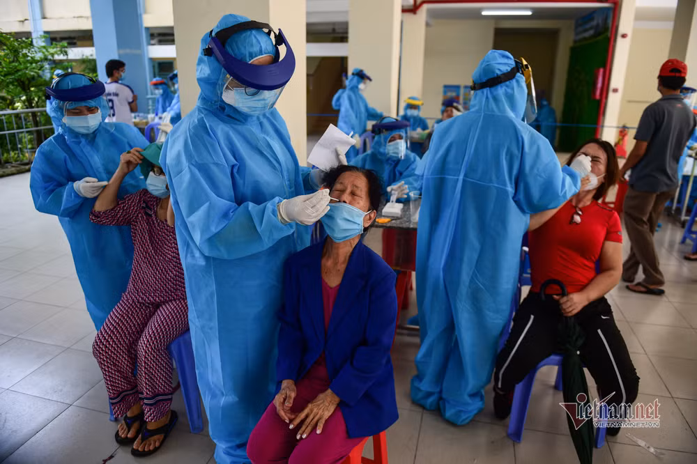 TP.HCM đang mở chiến dịch tầm soát diện rộng, xét nghiệm cho 5 triệu người toàn thành phố. Như vậy, theo kế hoạch mỗi ngày sẽ lấy khoảng 500.000 mẫu.