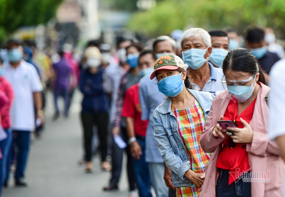 Người đến lấy mẫu xét nghiệm được khuyến cáo chấp hành đúng 5k theo quy định.