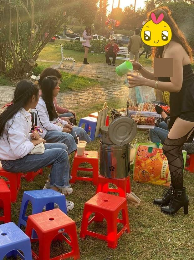 Bên cạnh đó, một vài ý kiến lại cho rằng đây là hình thức bán hàng khá hiệu quả của cô gái.