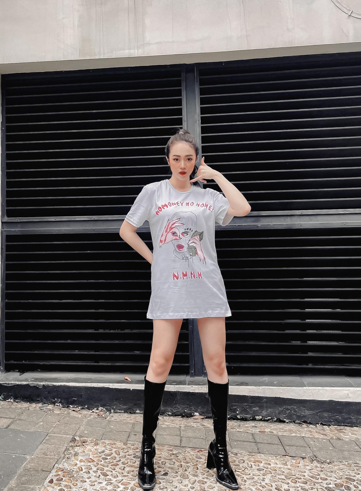 Ít người biết rằng trước khi có thân hình nóng bỏng, Hằng từng tự ti vì thân hình gầy gò chỉ có 43kg. Nhờ chế độ ăn uống, tập luyện nên cô nàng mới có được vóc dáng như hiện tại.