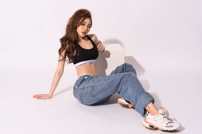 Trong những bộ trang phục gợi cảm, bó sát Hằng Habi thường tận dụng để khoe triệt để lợi thế hình thể của mình.