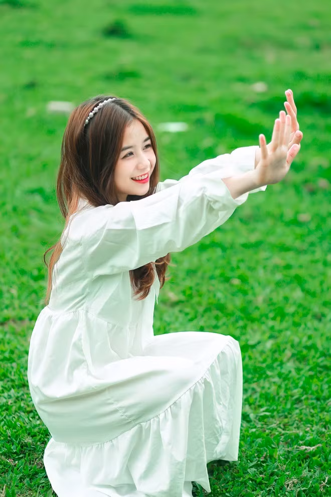 Kể từ khi được nhiều người biết đến, Hương có cơ hội chụp ảnh mẫu và quảng cáo nhiều hơn.