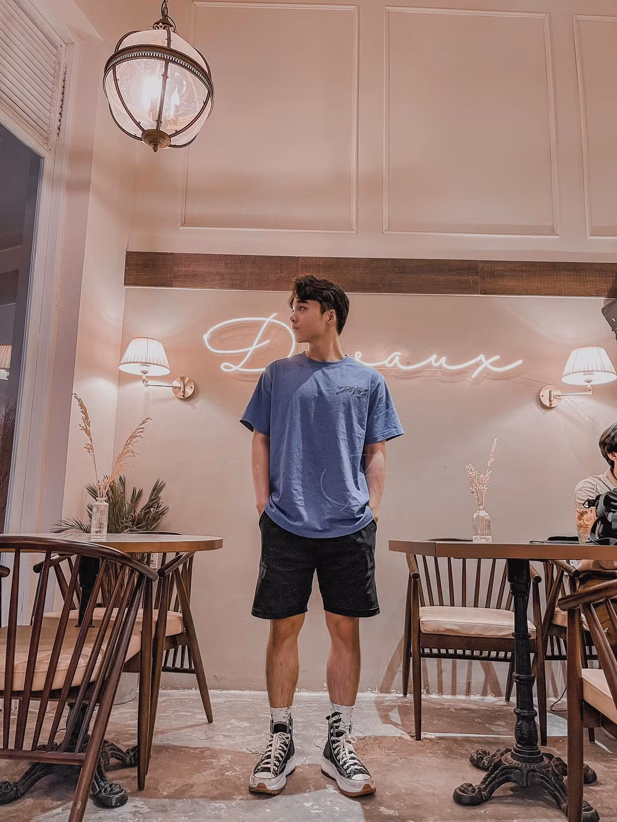 Ban đầu, Tun Phạm theo học Báo chí tại Học viện Báo chí và Tuyên truyền với ước mơ trở thành một biên tập viên thời sự. Song, anh chàng 9x này đã rẽ hướng sang làm vlogger và gần đây nhất là người sáng tạo nội dung trên TikTok.