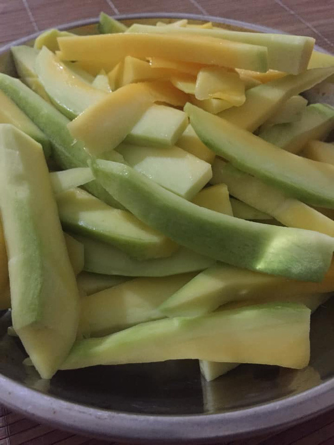 Những kiểu gọt xoài đẹp mắt mà ta thường thấy trên mạng, nhưng khi thực hành thì khác xa một trời một vực.