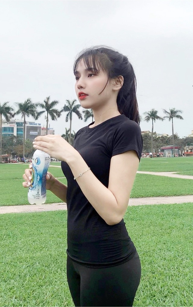 Chỉ với một vài khoảnh khắc chụp lén, gái xinh Nghệ An đã "nổi như cồn' vì quá xinh đẹp.