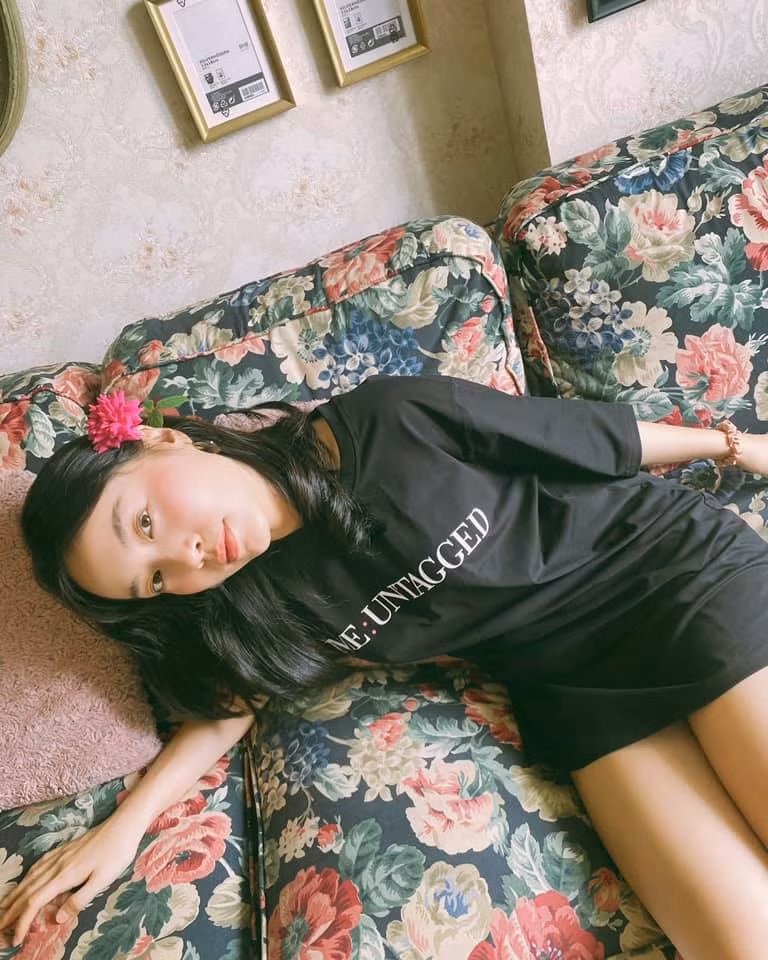 Xinh đẹp, giỏi giang lại có người yêu điển trai được cánh chị em ao ước, chuyện tình của cặp đôi Quang Đạt và Hà Trúc cũng gây chú ý khi có những màn "troll" nhau cực hài hước.